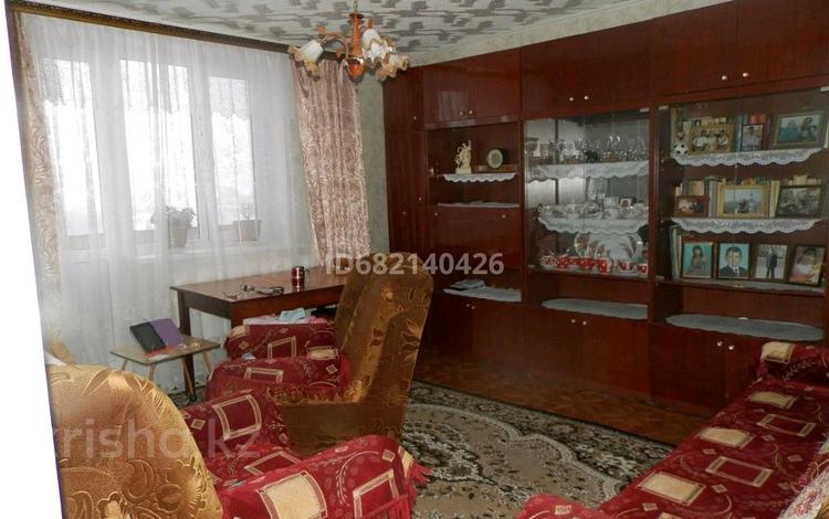 3-комнатная квартира, 63 м², 9/9 этаж, 5 микрорайон 19 за 10 млн 〒 в Лисаковске — фото 2