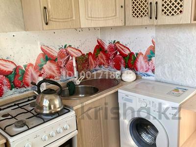 2-комнатная квартира · 48 м² · 5/5 этаж, Курмангазы — ТЦ Урал за 130 000 〒 в Уральске, мкр Школьник