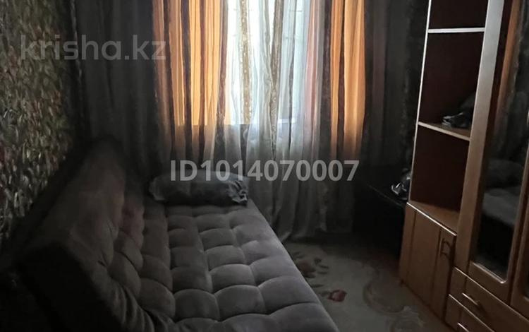 3-комнатная квартира · 50 м² · 1/5 этаж, Майкудук, 15й микрорайон за 130 000 ₸ в Караганде, Алихана Бокейханова р-н — фото 3