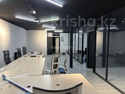Свободное назначение, офисы, магазины и бутики, склады, общепит, салоны красоты, фитнес и спорт, образование, развлечения, конференц-залы, кабинеты и рабочие места, студии · 90 м² за 650 000 〒 в Алматы, Медеуский р-н