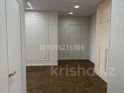 2-бөлмелі пәтер · 70 м² · 5/5 қабат, Скоробогатого 36, бағасы: 34 млн ₸ в Уральске, мкр Школьник