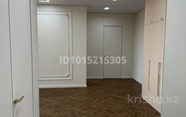 2-бөлмелі пәтер · 70 м² · 5/5 қабат, Скоробогатого 36, бағасы: 34 млн ₸ в Уральске, мкр Школьник — фото 2