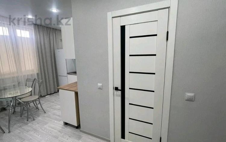1-комнатная квартира · 37 м², Тауелсиздик 5 — Асе, НИШ, бассейн, обл гаи, гипер дина , каптал плаза за 10 000 ₸ в Актобе — фото 2