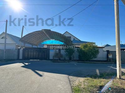 Отдельный дом · 10 комнат · 332 м² · 6 сот., Массив Арай. Майлыкожа 103А — Массив Арай за 58 млн 〒 в Таразе