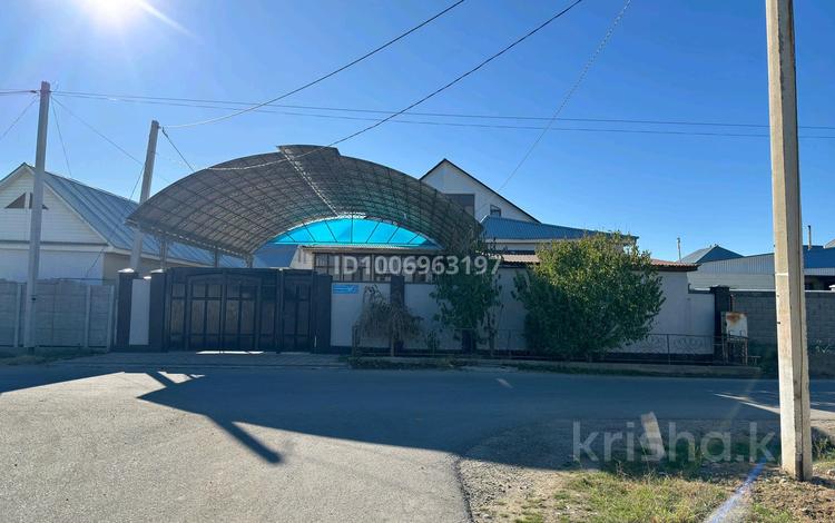 Отдельный дом · 10 комнат · 332 м² · 6 сот., Массив Арай. Майлыкожа 103А — Массив Арай за 58 млн 〒 в Таразе — фото 2