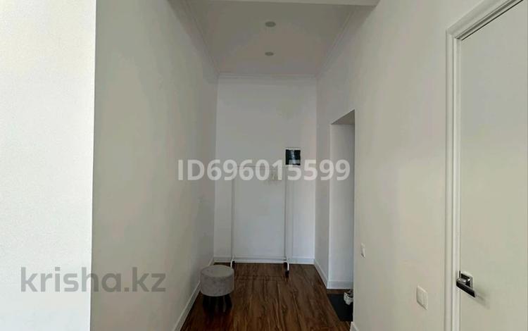 2-комнатная квартира · 57 м² · 8 этаж, 17-й мкр, ​17-й микрорайон 6 за 32.5 млн ₸ в Актау — фото 2