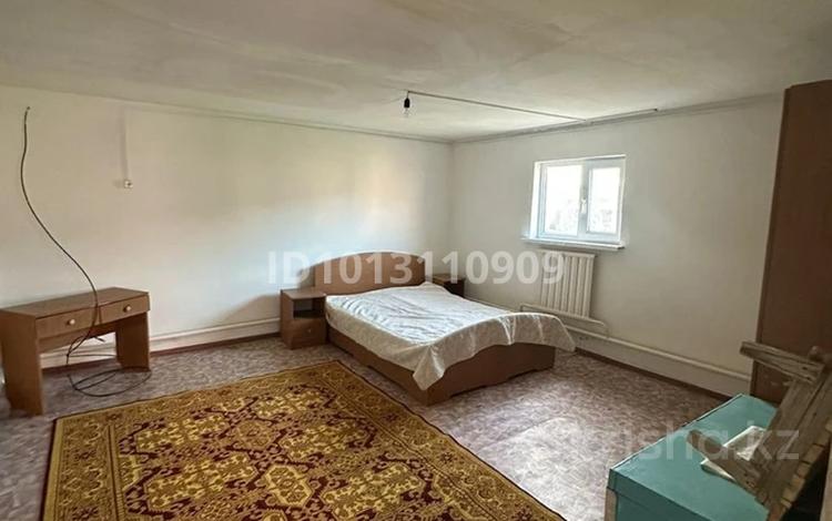 Отдельный дом · 1 комната · 50 м² · 8 сот., мкр Тендык, Лукпан Оразова 6 за 45 000 ₸ в Атырау — фото 2