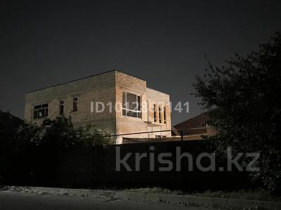 Отдельный дом · 4 комнаты · 340 м² · 8 сот., мкр Самал-2 92 — Мырзабекова Бекмурат батыр за 130 млн ₸ в Шымкенте, Абайский р-н