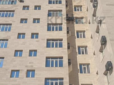 2-комнатная квартира · 76.5 м² · 5/10 этаж, Абулхаир хана 60 за 35.5 млн 〒 в Актобе