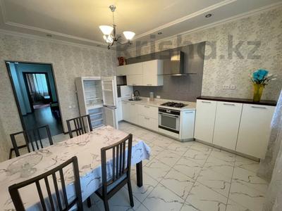 3-комнатная квартира · 101.7 м² · 2/5 этаж, Алии Молдагуловой 56 д к 1 за 300 000 ₸ в Актобе