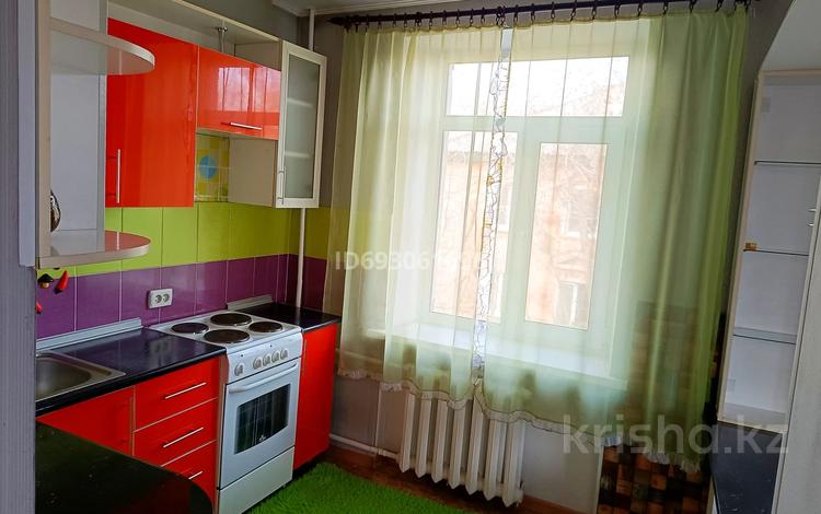 1-комнатная квартира, 30 м², 2/2 этаж помесячно, Гоголя 25 за 115 000 〒 в Усть-Каменогорске, Ульбинский — фото 2