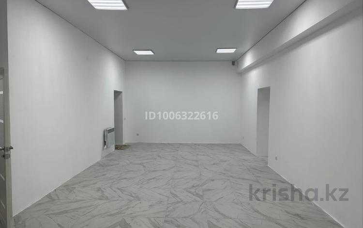 Свободное назначение, офисы, магазины и бутики, склады, салоны красоты, медцентры и аптеки, образование, развлечения · 120 м² за 27 млн 〒 в Актобе, мкр. Алтын орда — фото 2