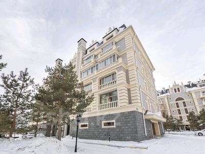 8-комнатная квартира · 450 м² · 5/5 этаж, Карашаш ана 21 за 450 млн 〒 в Астане, Есильский р-н