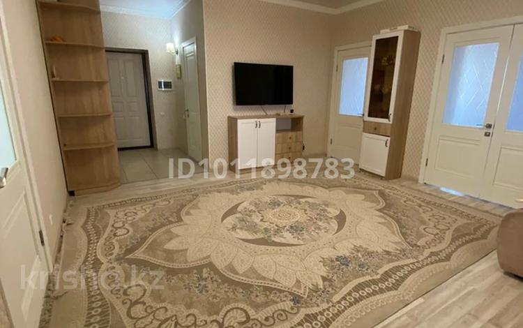 4-комнатная квартира · 136 м² · 8/8 этаж, мкр. Алтын орда, Алия Молдагулова 50а за 75 млн ₸ в Актобе — фото 2
