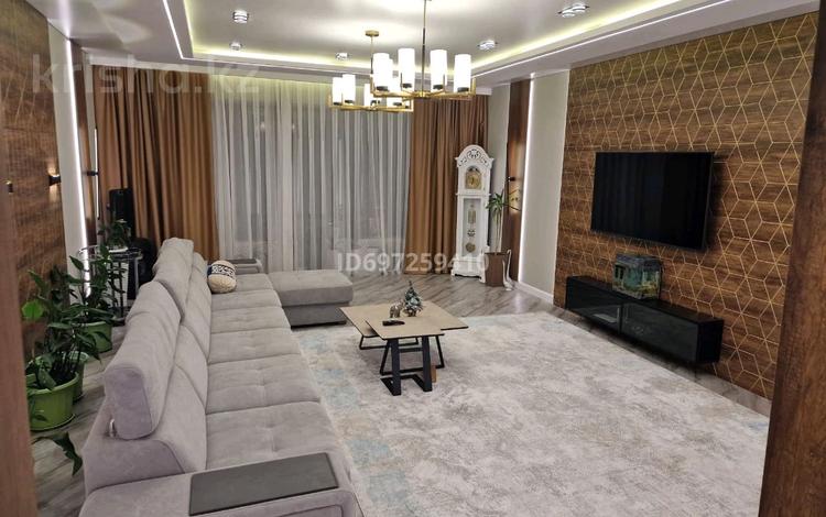 7-бөлмелі пәтер · 240 м² · 9/9 қабат, Кабанбай батыра 49/1, бағасы: 265 млн ₸ в Алматы, Медеуский р-н — фото 2