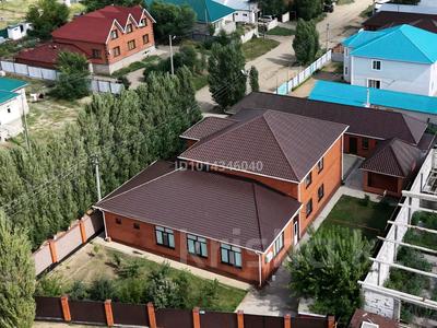 Жеке үй · 8 бөлме · 362.3 м² · 10 жүзд., 1350 1350 — Пересечение Кенесары Хана и Розы Жамановой, бағасы: 62 млн ₸ в Актобе, жилой массив Акжар-2