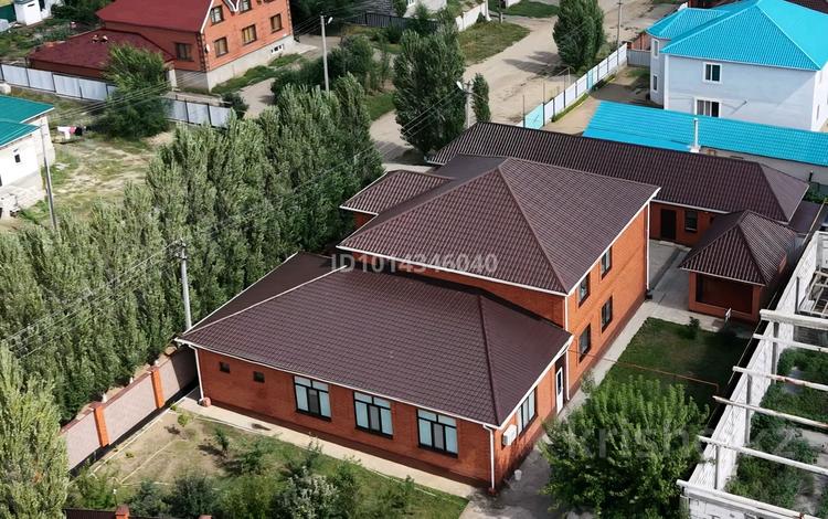 Жеке үй · 8 бөлме · 362.3 м² · 10 жүзд., 1350 1350 — Пересечение Кенесары Хана и Розы Жамановой, бағасы: 62 млн ₸ в Актобе, жилой массив Акжар-2 — фото 2