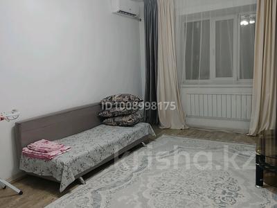 2-комнатная квартира · 80 м² · 4/9 этаж, мкр. Алтын орда 1 г Корп 3 — Санкибай батыра Мустафа шокая сзади клиники Дару за 12 000 〒 в Актобе