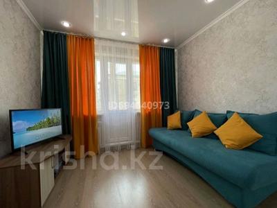 2-комнатная квартира · 44 м² · 1/5 этаж, Жунисова — Дом быта за 15 000 ₸ в Уральске, мкр Школьник