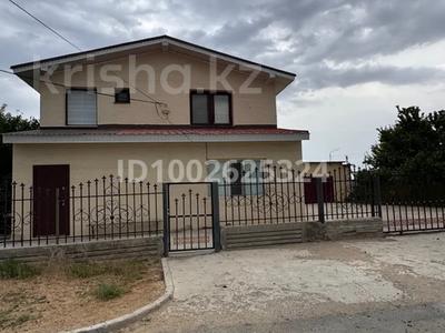 Продажа домов и дачи в Атырауской обл.: Отдельный дом · 5 комнат · 179 м² · 10 сот., Боран Ержанов 45 — Акимат / Чешский за 38 млн 〒 Отдельный дом · 5 комнат · 179 м² · 10 сот., Боран Ержанов 45 — Акимат / Чешский за 38 млн 〒 в
