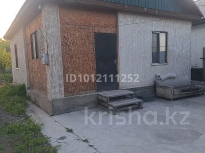 Отдельный дом · 3 комнаты · 42.5 м² · 8 сот., Жетысуйская 33 за 11 млн ₸ в Шелек