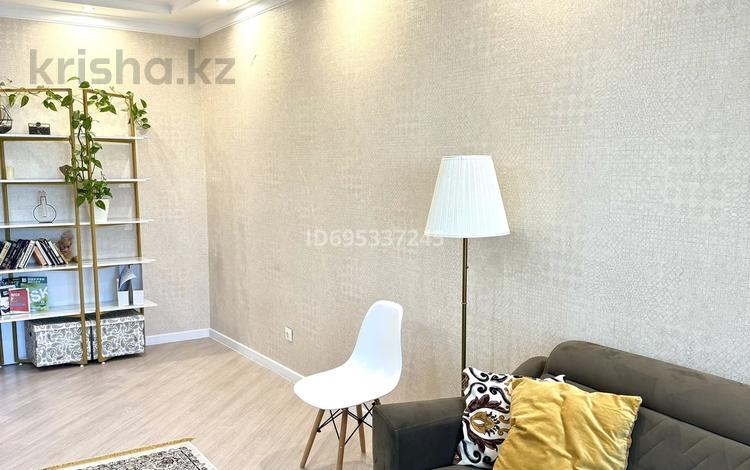 2-комнатная квартира · 70 м² · 5/15 этаж, Кабанбай батыра 48А за 350 000 ₸ в Астане, Есильский р-н — фото 10