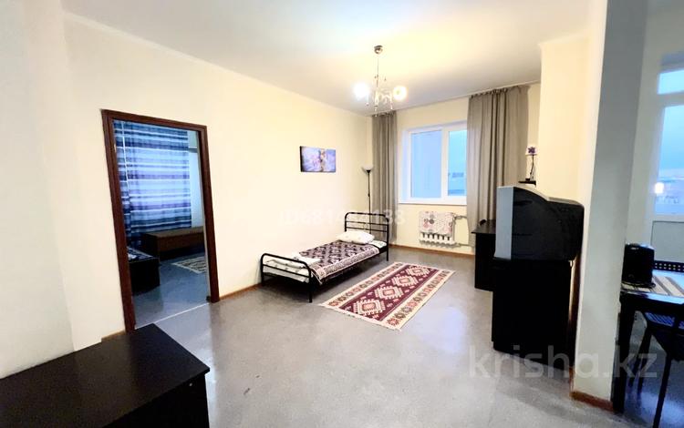 2-комнатная квартира · 70 м² · 4/9 этаж, Привокзальный 3а 14 за 180 000 〒 в Атырау, мкр Привокзальный-3А — фото 2