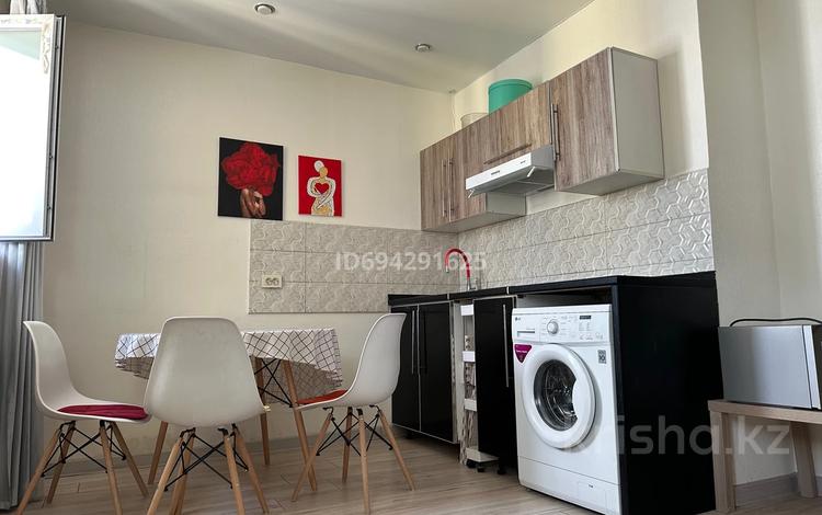 2-комнатная квартира, 40 м², 10/10 этаж помесячно, Роза Багланова 3