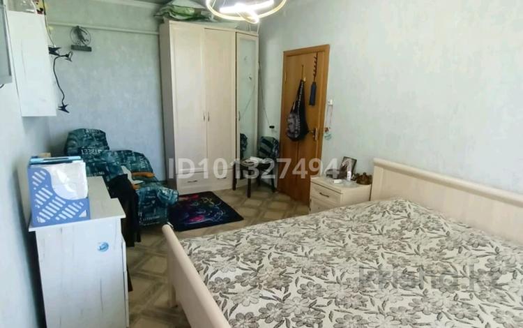 3-комнатная квартира · 64 м² · 2/2 этаж, Узенка, Жби Санаторная 11 — Школа 50 за 8.5 млн ₸ в Караганде, Алихана Бокейханова р-н — фото 2