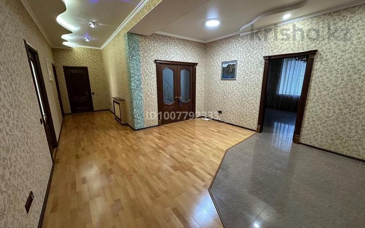 4-бөлмелі пәтер · 150 м² · 4/5 қабат, Газиза Жубанова 3 М, бағасы: 350 000 ₸ в Актобе — фото 2