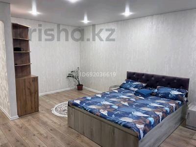 1-комнатная квартира, 30 м², 5/5 этаж по часам, Мангилик ел 15 — Момышулы за 1 500 〒 в Семее, мкр Красный Кордон