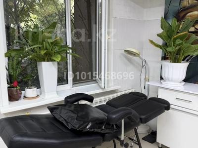 Салоны красоты, кабинеты и рабочие места · 12 м² за 85 000 ₸ в Караганде, Казыбек би р-н
