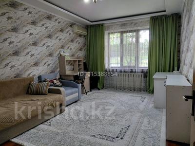 3 комнаты · 80 м² · 1/2 этаж, мкр Аксай-4 14 за 300 000 ₸ в Алматы, Ауэзовский р-н