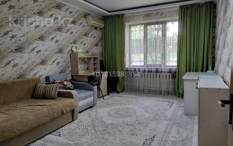 3 комнаты · 80 м² · 1/2 этаж, мкр Аксай-4 14 за 300 000 ₸ в Алматы, Ауэзовский р-н — фото 2