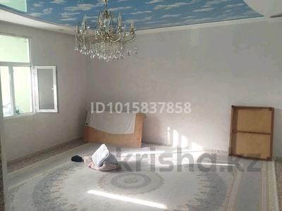 3-комнатная квартира · 80 м² · 4/4 этаж, Көктем 4мкр 57 — Находиться возле дорога рядом все, школы,садики,ТРЦЖанаозен за 16 млн ₸