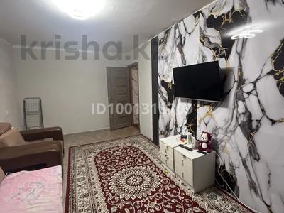 Аренда квартир в Карагандинской обл.: 2-комнатная квартира · 44.9 м² · 5/5 этаж · помесячно, Майкудук, 15й микрорайон 14 за 120 000 〒 2-комнатная квартира · 44.9 м² · 5/5 этаж · помесячно, Майкудук, 15й микрорайон 14 за 120 000 〒 в Караганде, Алихана Бокейханова р-н