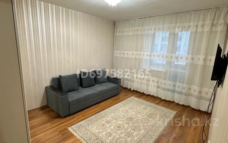 1-комнатная квартира, 40 м², 11/12 этаж помесячно, мкр Акбулак, 1-я улица 109 — Момышулы