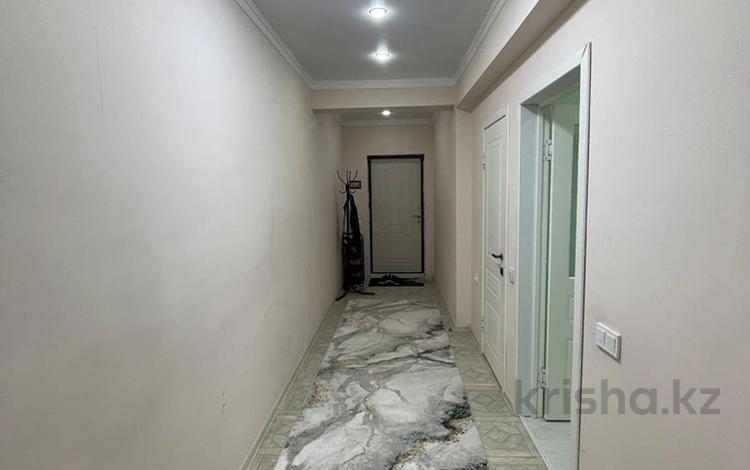 2-бөлмелі пәтер · 72 м² · 7/10 қабат, Жунисова 8/4, бағасы: 31.5 млн ₸ в Алматы, Наурызбайский р-н — фото 2