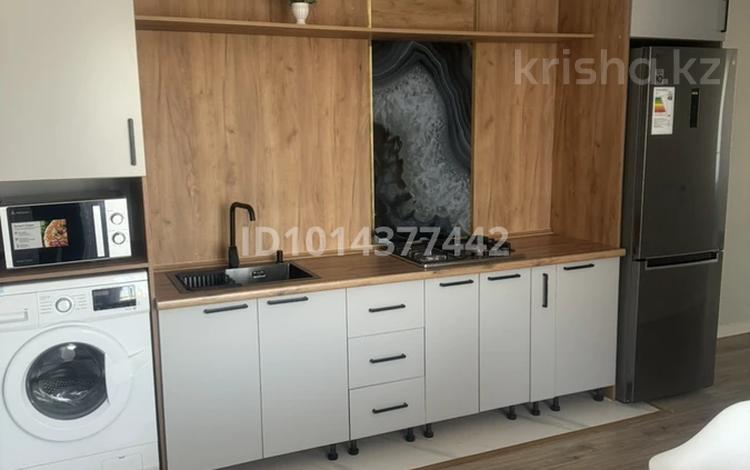 3-комнатная квартира · 100 м² · 2/2 этаж, Валиханова — Байтурсынова за 300 000 ₸ в  — фото 2
