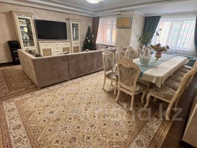 5-комнатная квартира · 203.7 м² · 4/5 этаж, мкр. Алтын орда, Молдагулова за 60 млн 〒 в Актобе