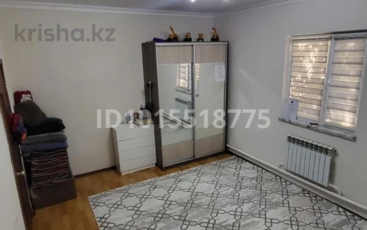 Отдельный дом · 3 комнаты · 96 м² · 300 сот., пгт Балыкши, Молшылық 10/2 — Рядом находятся: школы №6 и №8; государственные и частные детские сады; два колледжа. за 28 млн ₸ в Атырау — фото 2