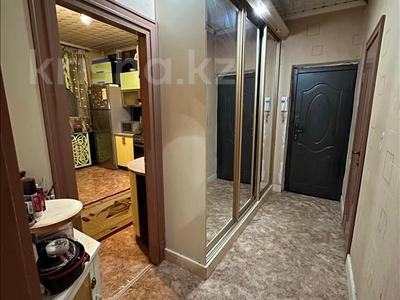 1-комнатная квартира, 40 м², 1/5 этаж, мкр Аксай-4 за 22 млн 〒 в Алматы, Ауэзовский р-н