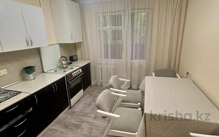 2-комнатная квартира · 50 м² · 4/5 этаж, мкр Аксай-4 53 за 290 000 ₸ в Алматы, Ауэзовский р-н — фото 2