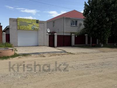 Жеке үй · 8 бөлме · 300 м² · 12 жүзд., Тулпар, бағасы: 75 млн ₸ в Актобе, жилой массив Акжар-2