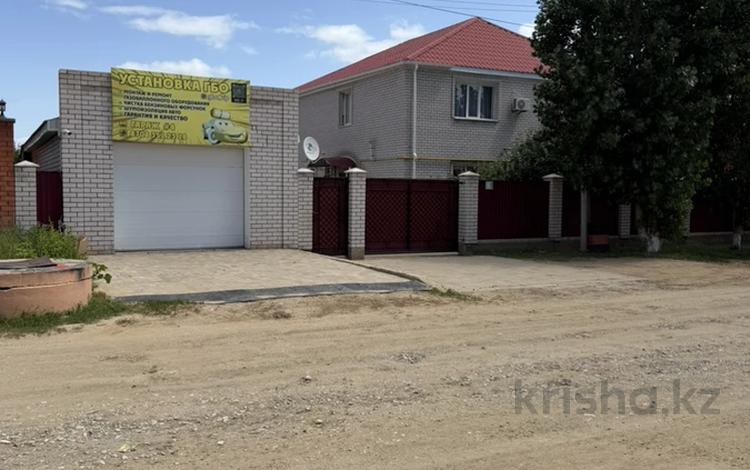 Жеке үй · 8 бөлме · 300 м² · 12 жүзд., Тулпар, бағасы: 75 млн ₸ в Актобе, жилой массив Акжар-2 — фото 2