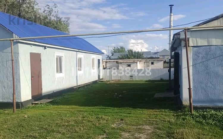 Отдельный дом · 3 комнаты · 98 м² · 12 сот., Базар Жырау 7 — Дом находится возле остановки Дины. за 22 млн ₸ в Актобе, жилой массив Жанаконыс — фото 2