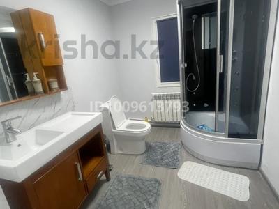 4 комнаты · 350 м² · 1/2 этаж, мкр Коктобе, Радлова 78 за 50 000 〒 в Алматы, Медеуский р-н