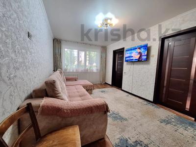 4-бөлмелі пәтер · 60 м² · 1/5 қабат, 17-шағынаудан, бағасы: 16 млн ₸ в Караганде, Алихана Бокейханова р-н
