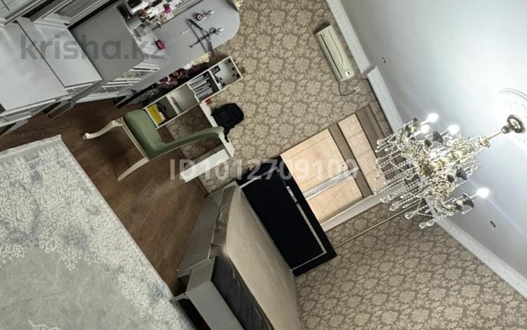 3-комнатная квартира · 155 м² · 1/5 этаж, 15-й мкр 70 за 70 млн ₸ в Актау — фото 3