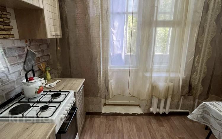 1-комнатная квартира · 33 м² · 3/5 этаж, мкр Кунаева 52 за 130 000 ₸ в Уральске — фото 17
